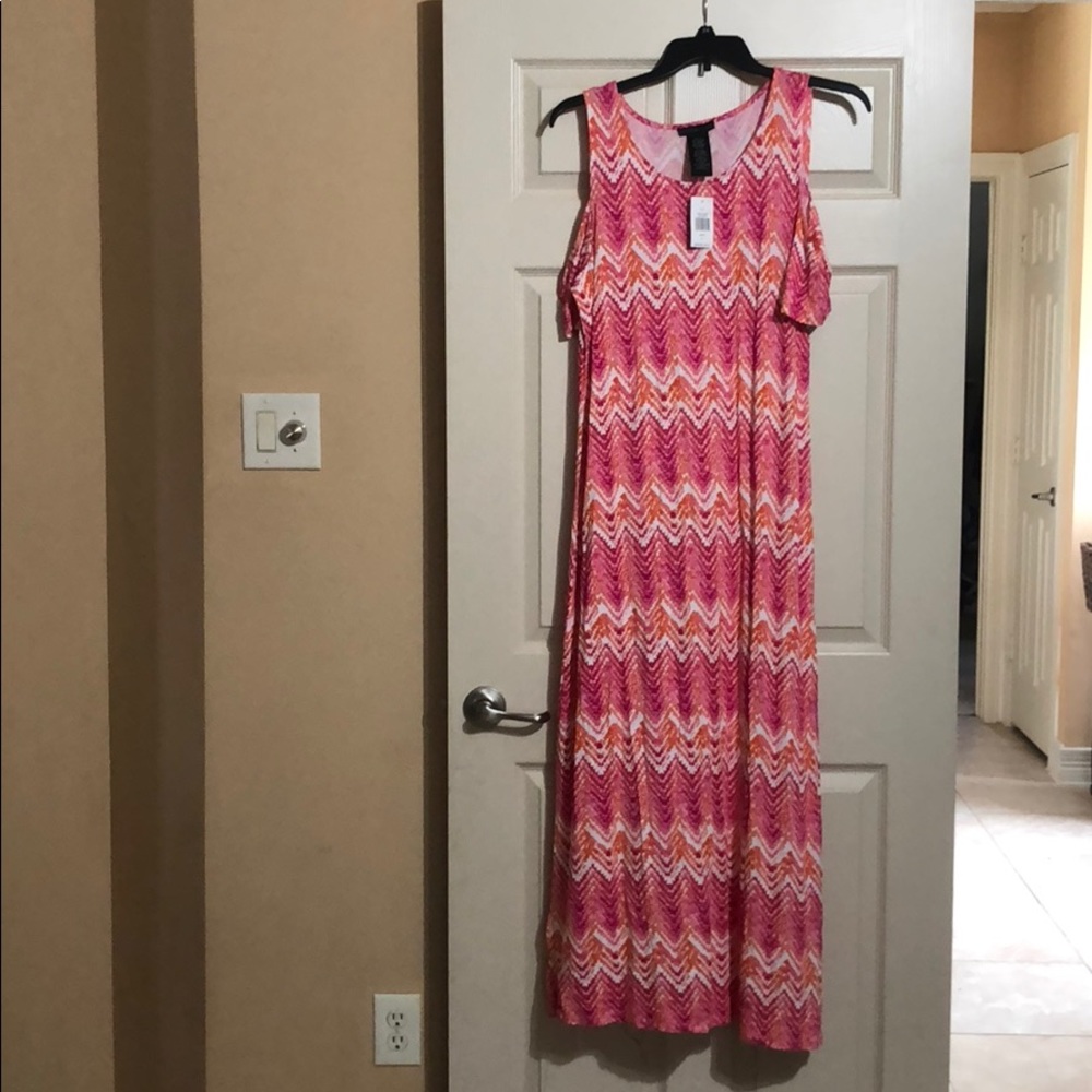 Peek-a-boo shoulder sun dress